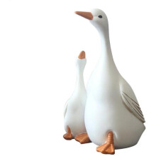 Lifelike Mother Duck and Ducklings Resin Statue for Patio Yard Decoration - Durable and Hand-Drawn Sculpture