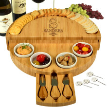 Picknick bij Ascot Deluxe op maat gegraveerd bamboe kaas-/charcuteriebord met accessoires - innovatief gepatenteerd ontwerp - kwaliteit verzekerd in