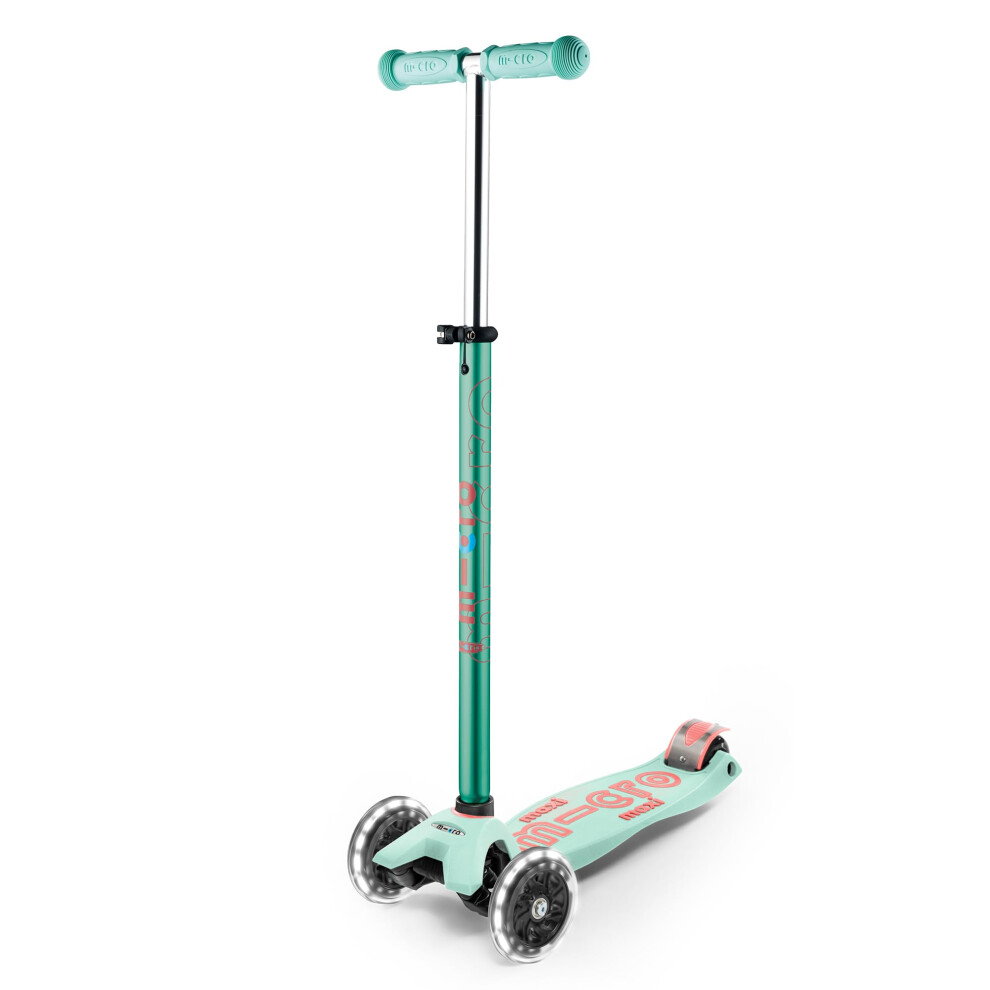 Micro Kickboard - Maxi Deluxe LED 3-Wheeled  Lean-to-Steer  Swiss-Desi