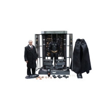 Figurka Hot Toys MMS235 - DC Comics - The Dark Knight - Batman Armory With Alfred Pennyworth