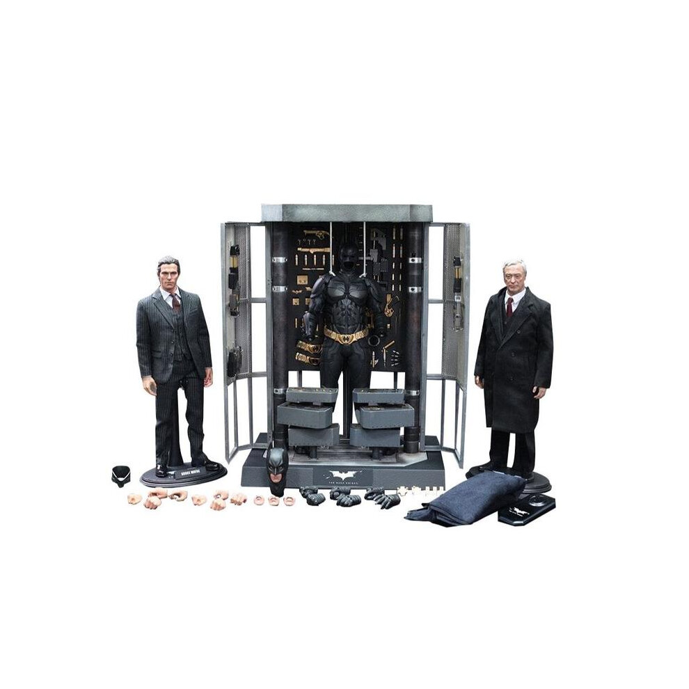 Hot Toys Figure Mms236 - Dc Comics - The Knight - Batman Armory With Bruce Wayne And Alfred Pennyworth Dark