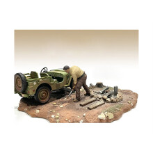 4X4 Mechanic Figure 4 for 1/18 Scale Models by American Diorama