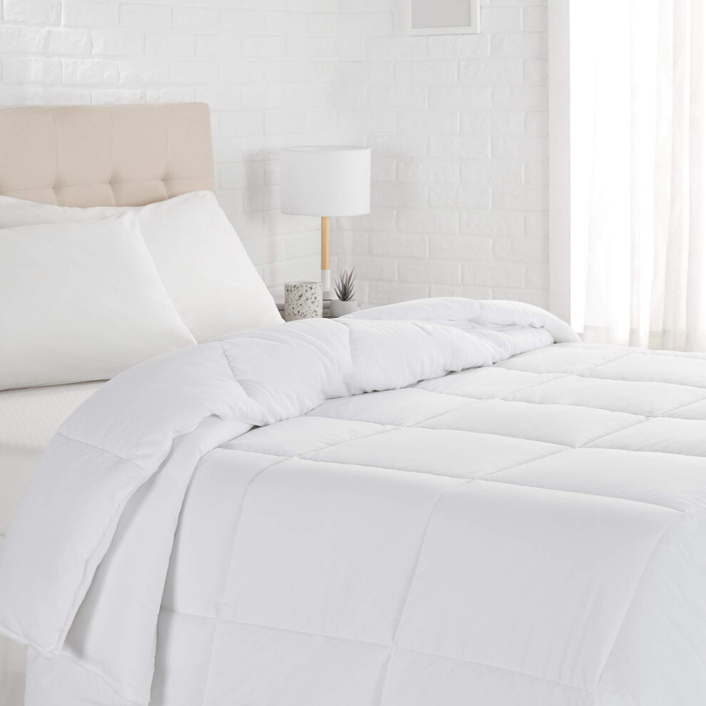 Amazon Basics White Down Alternative Comforter and Duvet Insert with Corner Tabs King  Light