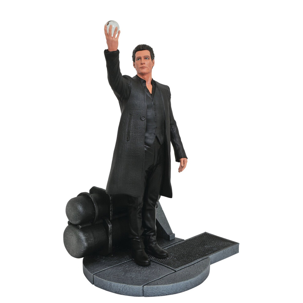 Diamond Select Toys The Dark Tower Movie Gallery The Man in Black PVC Gallery Figure