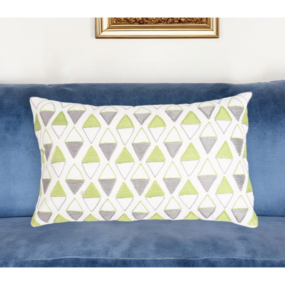 Housse de coussin en coton ? motif g?om?trique vert et blanc avec broderie 12 x 20