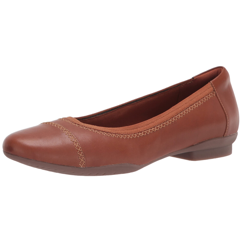 Clarks Women's Sara Bay Ballet Flat  Caramel Leather  10