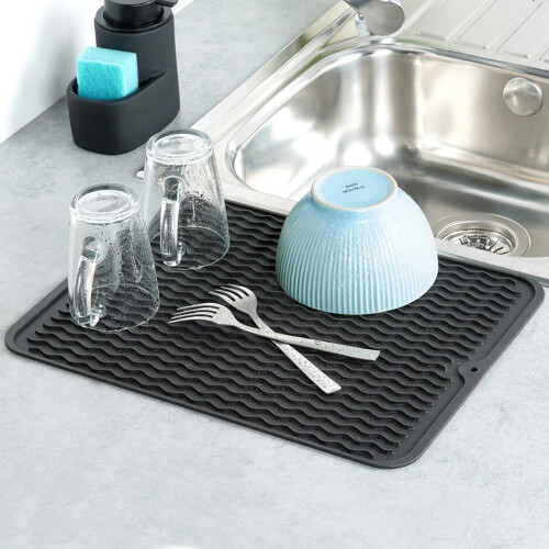 Schwarze Silikon-Geschirrmatte mit effektiver Drainage 1