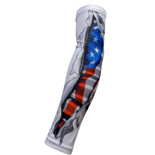 SportsFarm NEU! - Wei es Ripping-Shirt mit US-Flagge - Feuchtigkeitsableitende Kompressionsarmmanschette (Medium)
