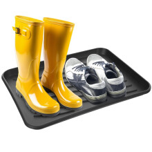 Schwarzer Schuhhalter aus Kunststoff - schützt den Boden vor Schmutz und Wasser