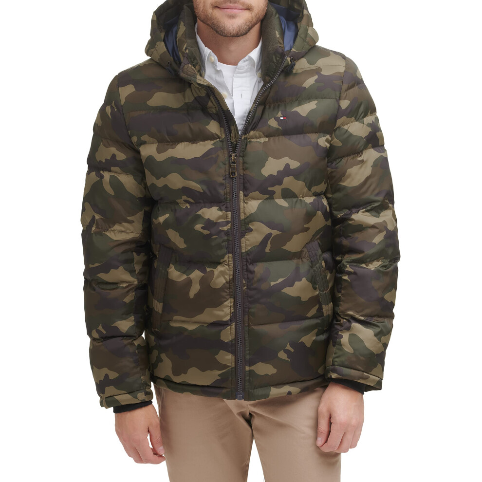Tommy Hilfiger Mens Hooded Puffer Jacket Down Alternative Coat, Olive Camouflage, X-Small Us