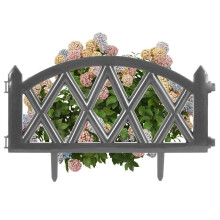 Dekorativer Gartenzaun in Graphitfarbe für eine einzigartige Pflanzenbegrenzung