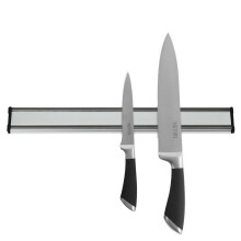 Magnetleiste für Messer und Werkzeuge, spart Platz.