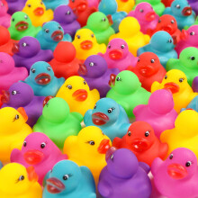 228-Pack Mini Badeendjes Set Mini Kleurrijke Badeendjes Badspeeltje voor Kind Drijf- en piepkleine eendjes Zwembadspeelgoedset voor kinderen Feestart