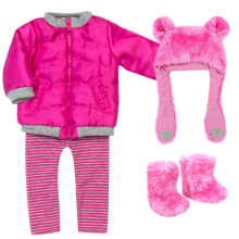 Sophia's 18"""" Dukke 4 stk. Vinteroutfit med hot pink nylon lynl?s jakke bj?rn imiteret pels hat og st?vler og hot pink og gr? stribede leggings