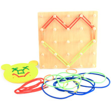 Giocattoli educativi Montessori in wood Geoboard grafico matematico per bambini e ragazzi.