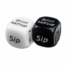 Gioco da tavolo per adulti "Mora" con dadi per decidere chi beve vino.