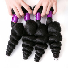 1 Bundle di Estensioni di Capelli Umani Vergini a Onde Sciolte Brasiliane di color black Naturale