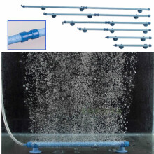 Tubo di pietra per bolle d'aria per acquario blue con pesci.