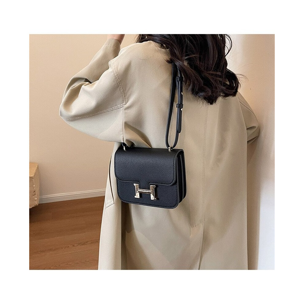 (Black) Lychee pattern H buckle light luxury shoulder crossbody bag