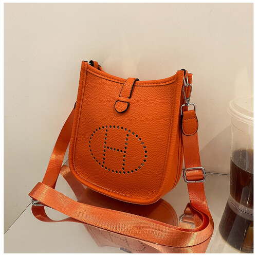 (Orange) Solid color letter small square bag off-road bag