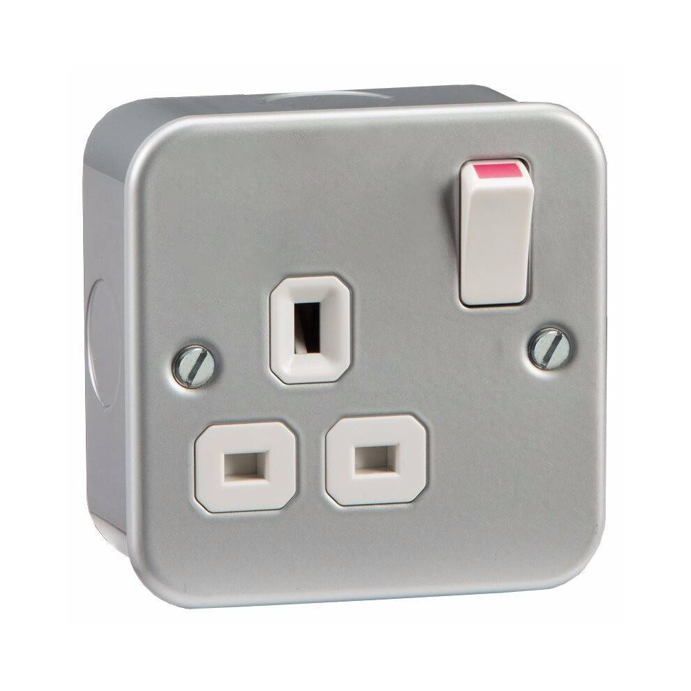 MCSKTSW1GUSB Metal Clad 1 Gang DP 13A Switched Socket With USB 5V Charger Ports