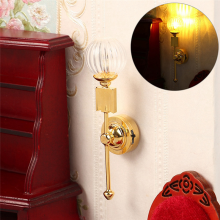 Miniatúrna mini nástenná lampa 1:12 s LED osvetlením a príslušenstvom k modelu nábytku