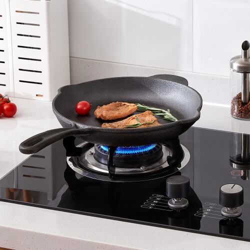Living And Home 26CM Round Cast Iron Skillet Frying Pan with Handle 1