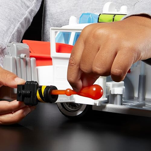 Ghostbusters Track & Trap Ecto-1 Toy Vehicle With Fright apresenta Acessório Slimer Tech ECTO-Stretch Compatível com Toys 4+ de 5 polegadas 2