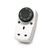 EasyTurn Dusk Till Dawn Timer Switch - Day Night Plug Timer - Energy Saver Plug Standard Size - Automatic Dusk Till Dawn Timer - 240v 3 Pin Plug with