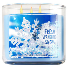 Sviecka Bath & Body Works s 3 kn   tmi v odtieni Fresh Sparkling Snow