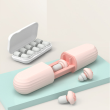 Een set oordopjes, geluiddicht, slaapruimtes, geluiddicht, geluiddicht, roze
