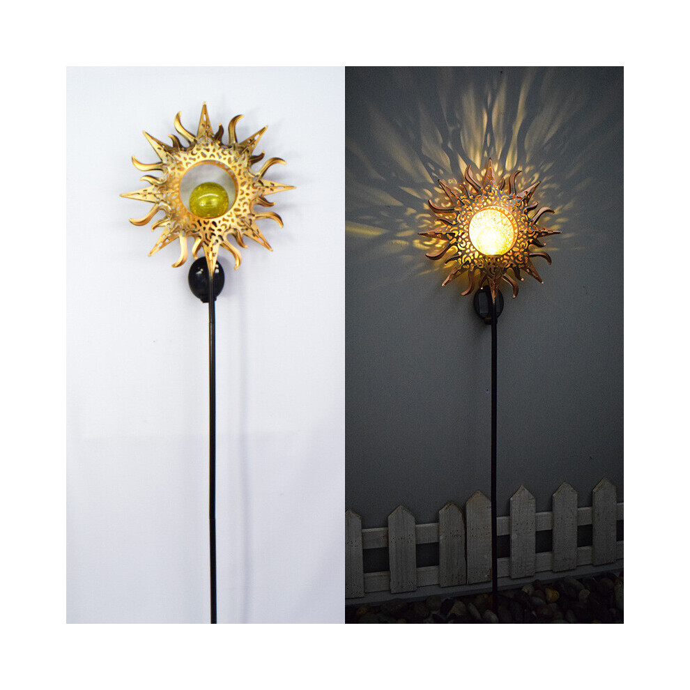 Cour extérieure insérée dans le sol lampe de camping LED flamme solaire lampe décorative en fer (soleil doré)