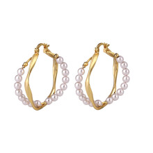 Pearl earrings are light, luxurious, small, high-end, fashionable, small and fashionable, round, vintage earrings