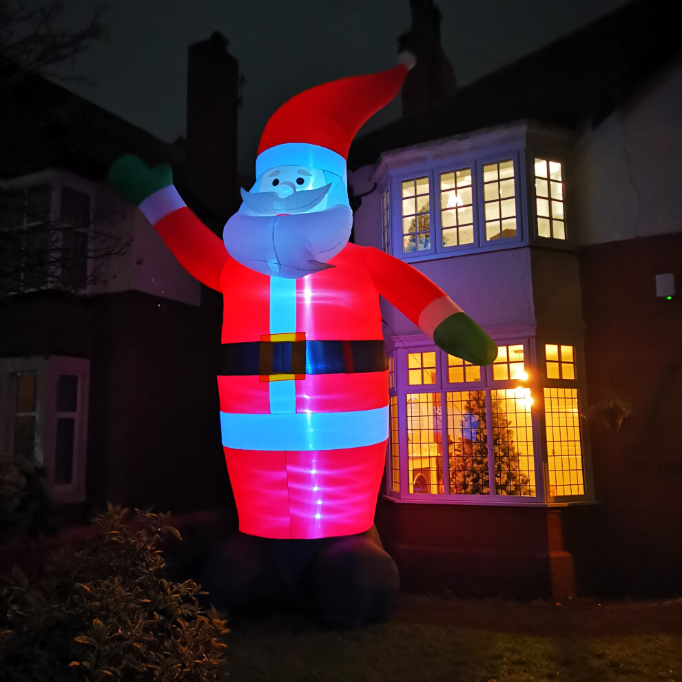 Samuel Alexander Giant: 20Ft (6M) Up Christmas Inflatable Santa With Raised Arm & 28 Leds Light