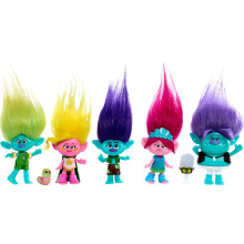 A Mattel DreamWorks Trolls Band egyttesen a Best of Friends Pack 5 kis babval s 2 karakterfigurval tartalmazza a Queen Poppy Doll -t (az Amaz