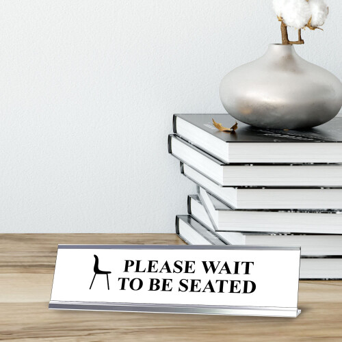 Cartello da scrivania con cornice marrone e argento "Please wait to be seated" (2x8"") 2