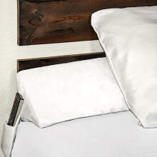 SnugStop The Original Bed Wedge | Vpln mezer mezi matrac v cele postele | Trojhelnkov poltrov kln | Vplnov kln do postele | Vpln cela me