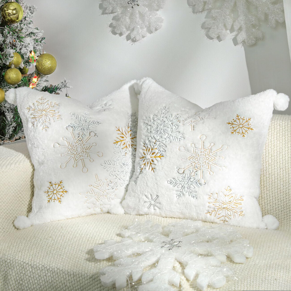 Lewondr Lot De 2 Housses De Coussin D Coratives Double Face En Fausse Fourrure 45 X 45 Cm, Douillettes Et Douces, Avec Boule En Peluche Et Flocons De-image