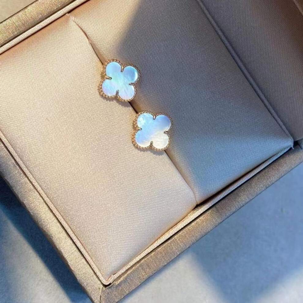 (white) Premium Temperament Four-Leaf Clover Earrings Light Luxury Simple Daily With Anti-Allergy Valentine Gift