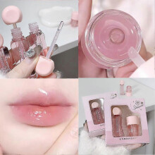 Lip protector set moisturizes, reduces lip lines and prevents dryness