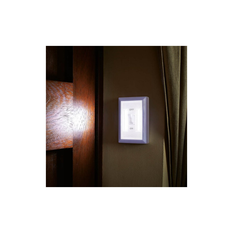 Portable LED Light 220 Lumen Battery Super Bright Shed Loft 3160001