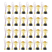 48 kpl Trophy- ja mitalisetti, 24 kpl kultainen muovikuppi 24 lasten urheilupalkinnot, suosikit