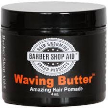 Friseur-Shop-Hilfe winkt Butter