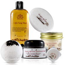 Zestaw upominkowy do kapieli i spa Coffee Love - Relaks i nawilzajacy peeling kawowy z brazowego cukru Bomba do kapieli Swieca kawowa Plyn do kapie