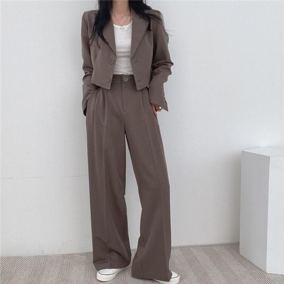 (camel, XXXL) Look stylish and confident in this fashionable and petite-friendly suit