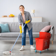 HOMCOM 20L Compact Mop Bucket with Wringer on Wheels, Red - 720-002V00RD