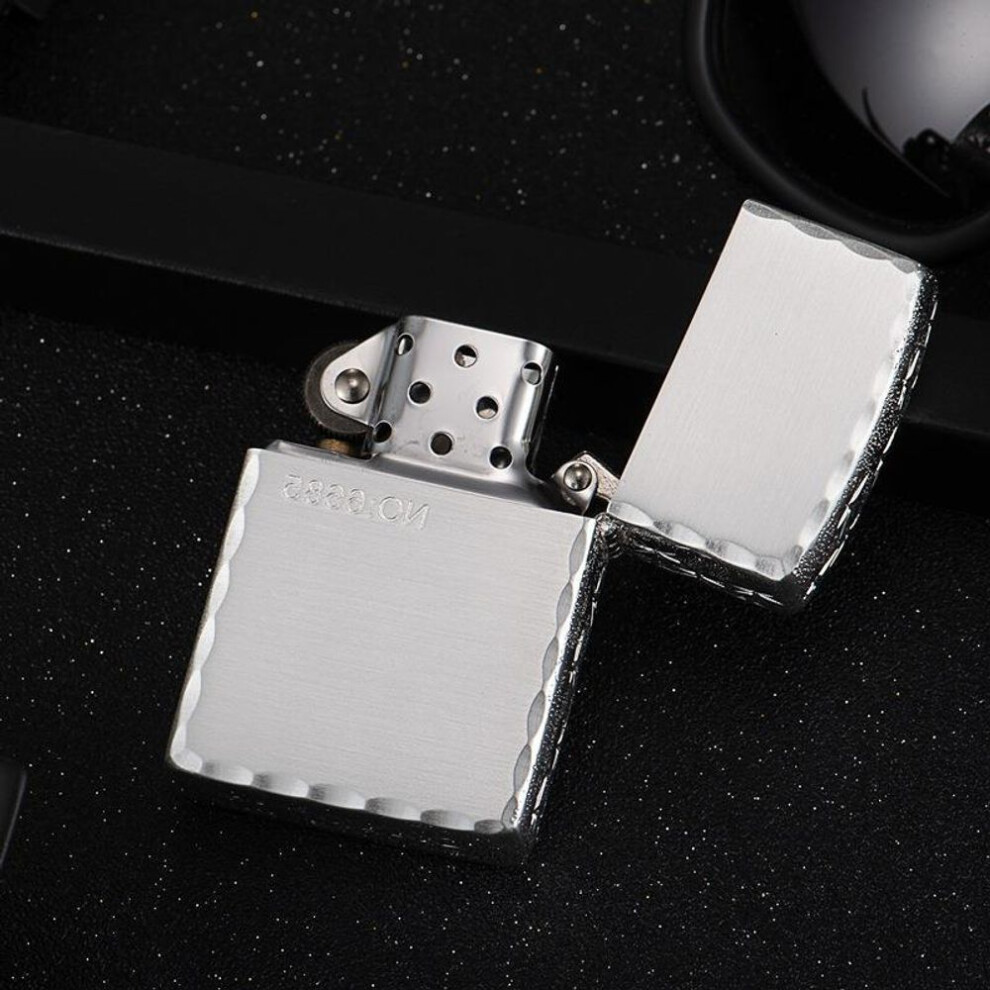 Yeuligo Silver Z8729c Fine Carved Ancient Classic Version Side Carved Kerosene Collection Grade Windproof Lighter Manufacturers Wholesale
