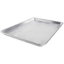 Polovicn plech Nordic Ware Prism
