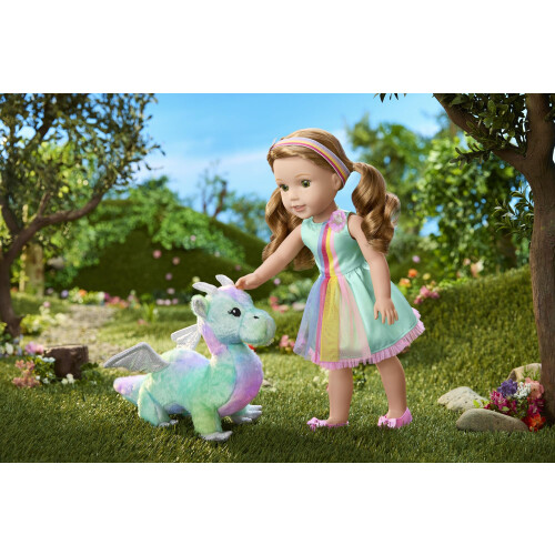 American Girl American Girl WellieWishers Conjunto de boneca Willa de 14,5 polegadas com vestido e acessrios de boneca Crisella The Dragon e livro de histria 2