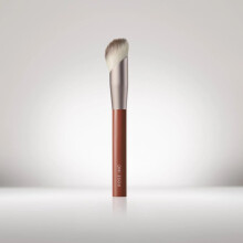 Brocha angular para rubor n   mero 2 de Rose Inc.: brocha de maquillaje vegana y sostenible para una aplicaci   n precisa